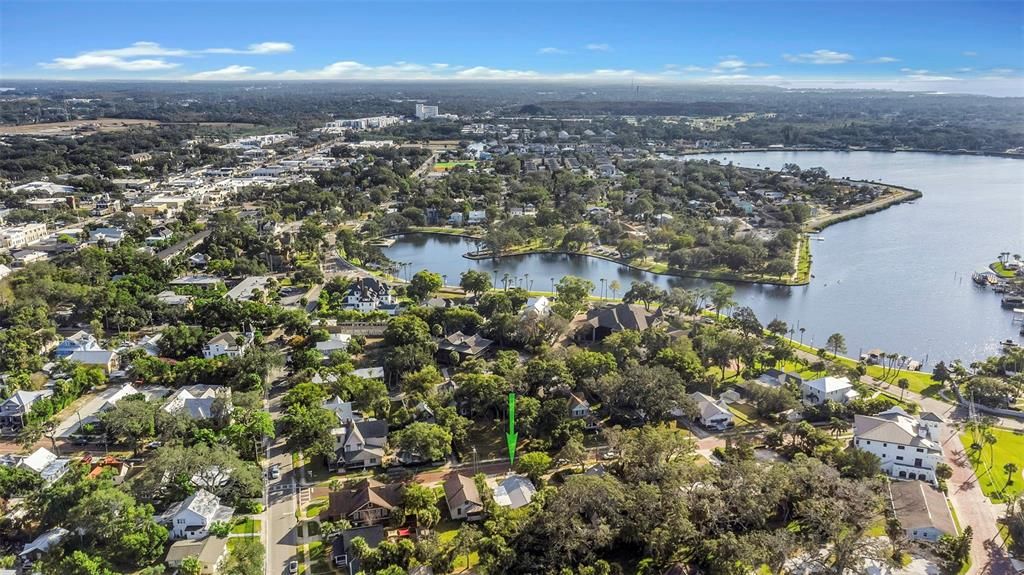 For Sale: $399,900 (2 beds, 1 baths, 936 Square Feet)