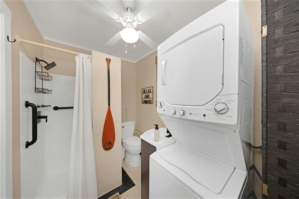 For Sale: $399,900 (2 beds, 1 baths, 936 Square Feet)