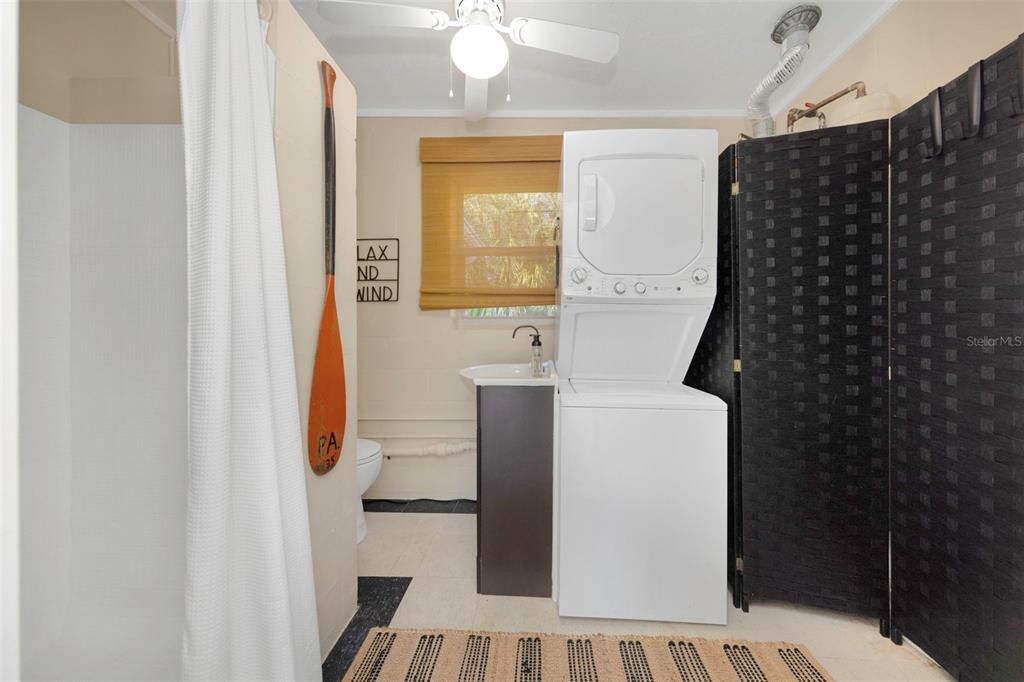 For Sale: $399,900 (2 beds, 1 baths, 936 Square Feet)