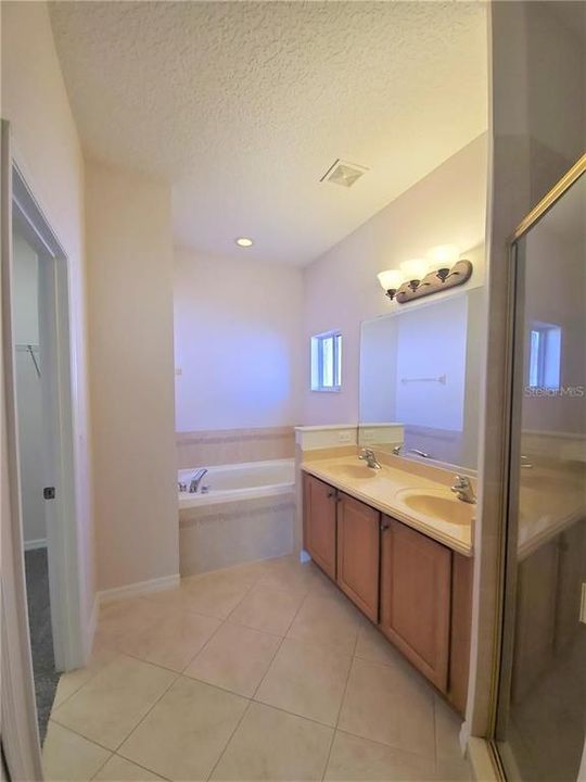 For Rent: $2,400 (4 beds, 3 baths, 1862 Square Feet)