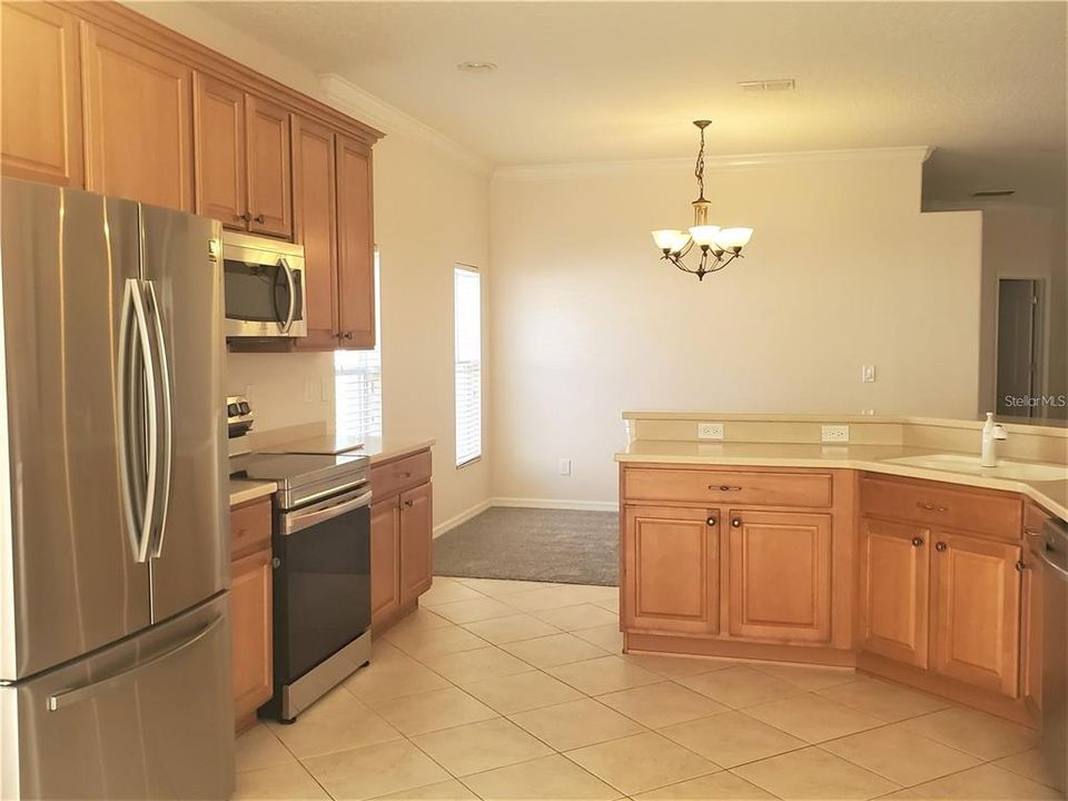 For Rent: $2,400 (4 beds, 3 baths, 1862 Square Feet)