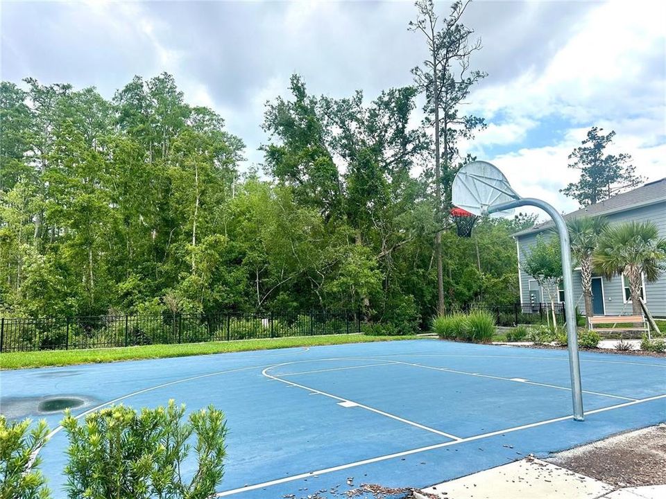 For Sale: $370,000 (3 beds, 2 baths, 1683 Square Feet)