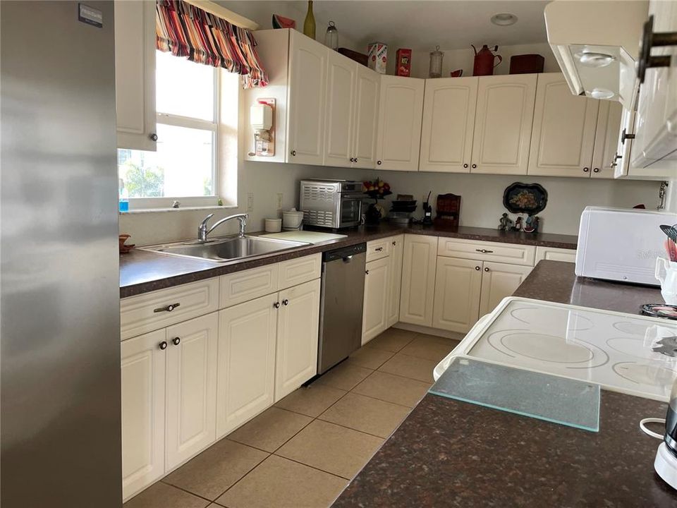 For Sale: $485,000 (2 beds, 2 baths, 1130 Square Feet)