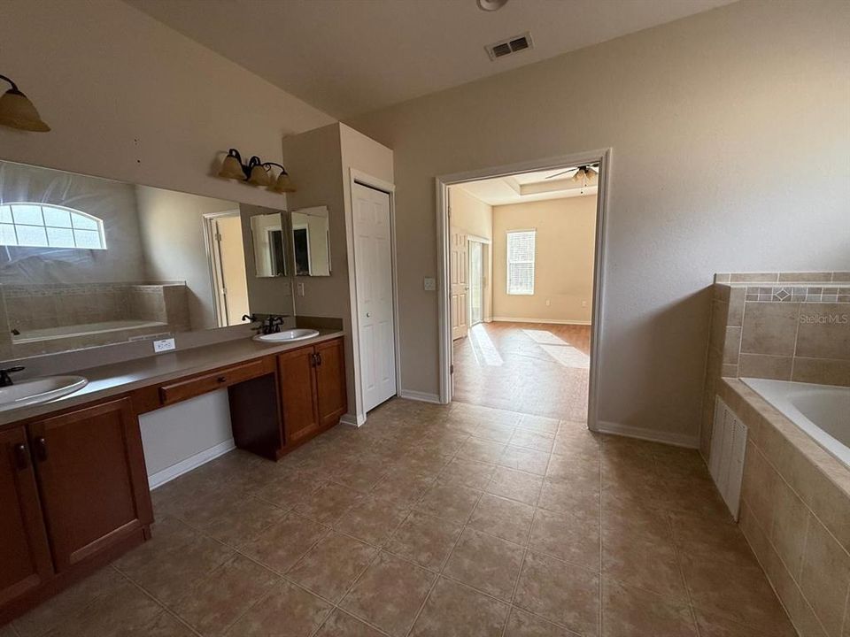 En Venta: $445,000 (5 camas, 3 baños, 2908 Pies cuadrados)