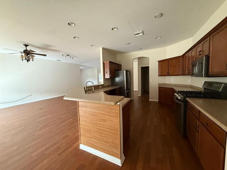 En Venta: $445,000 (5 camas, 3 baños, 2908 Pies cuadrados)