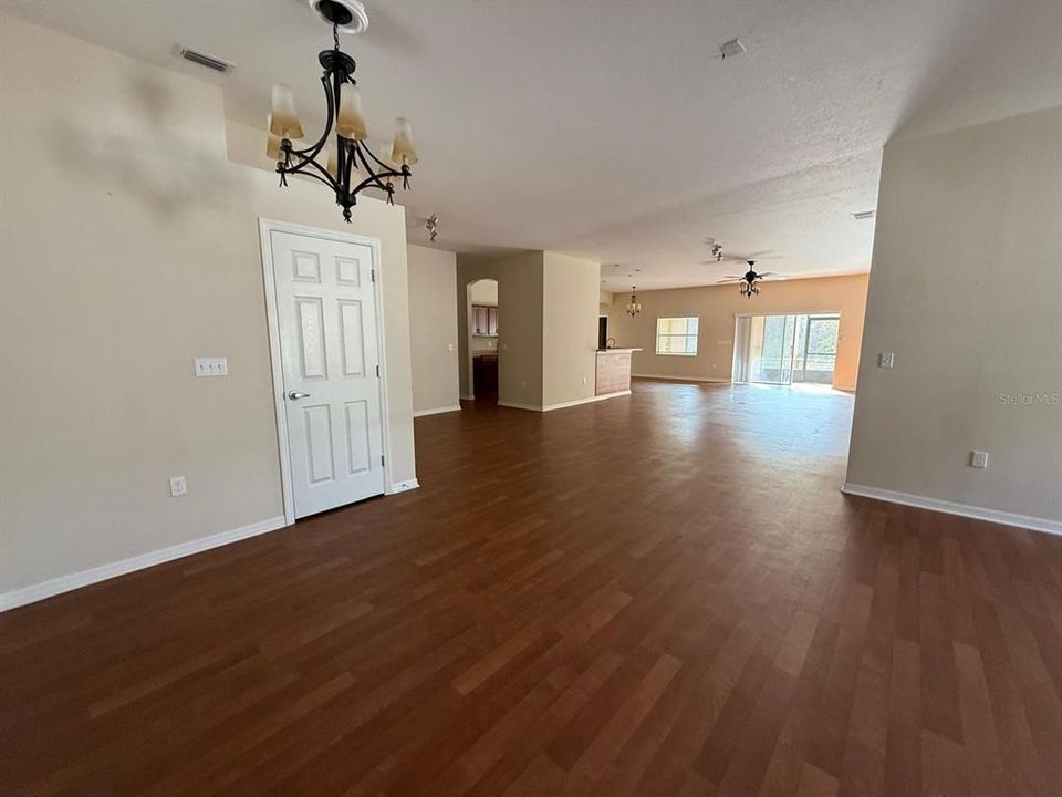 En Venta: $445,000 (5 camas, 3 baños, 2908 Pies cuadrados)