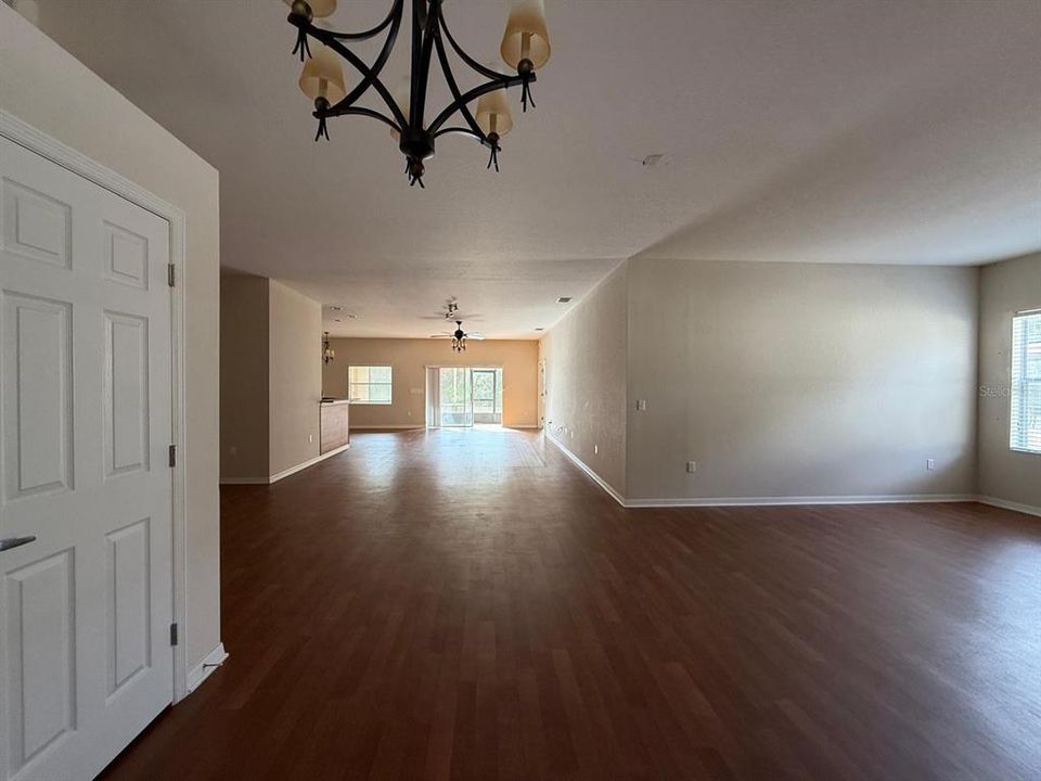 En Venta: $445,000 (5 camas, 3 baños, 2908 Pies cuadrados)