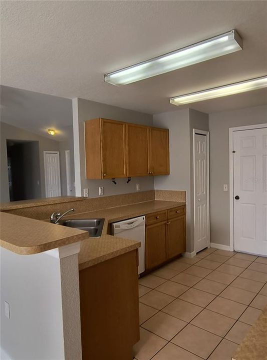 For Rent: $1,750 (3 beds, 2 baths, 1551 Square Feet)