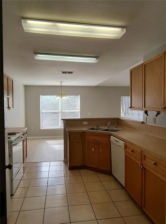 For Rent: $1,750 (3 beds, 2 baths, 1551 Square Feet)