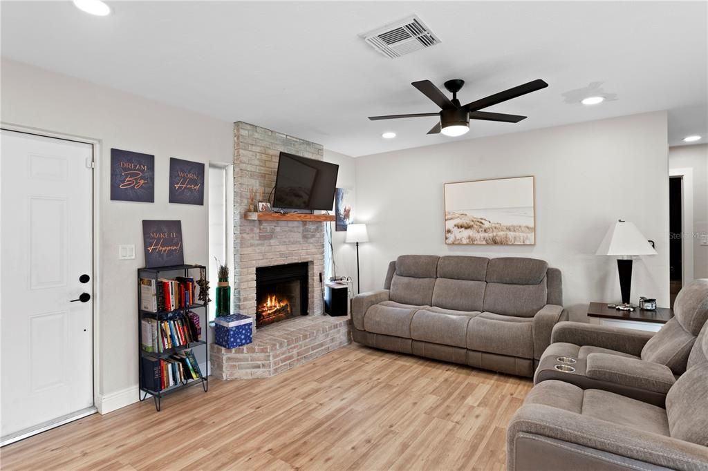 For Sale: $669,900 (4 beds, 3 baths, 1776 Square Feet)