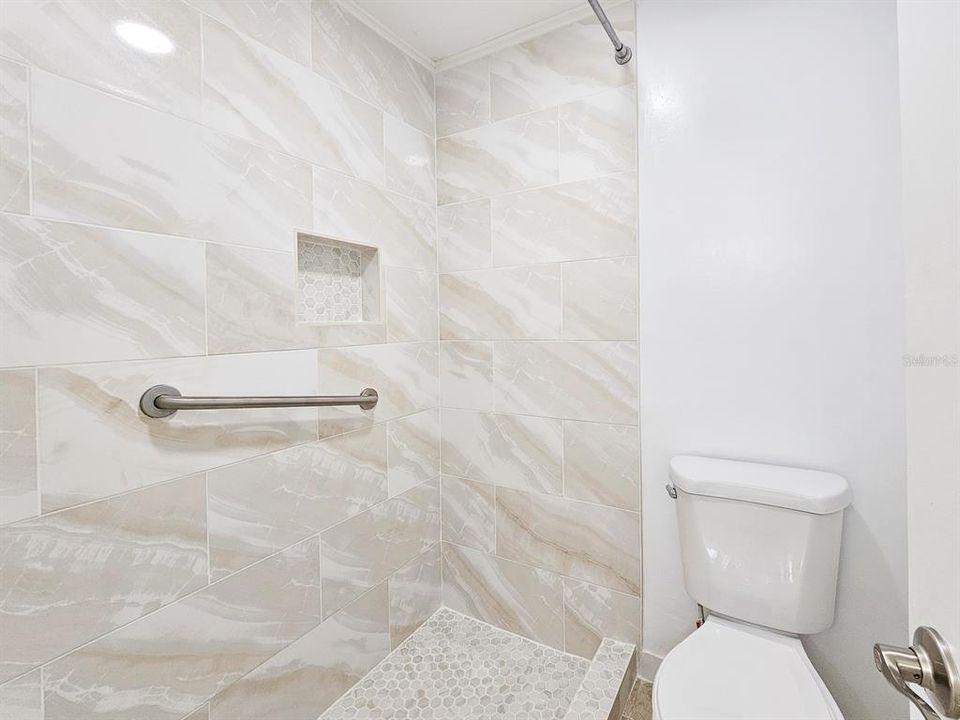 待售: $395,000 (2 贝兹, 2 浴室, 904 平方英尺)