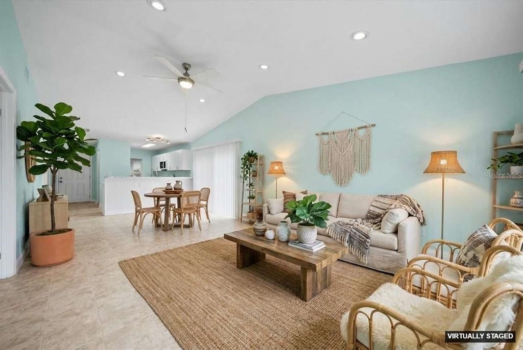 待售: $395,000 (2 贝兹, 2 浴室, 904 平方英尺)