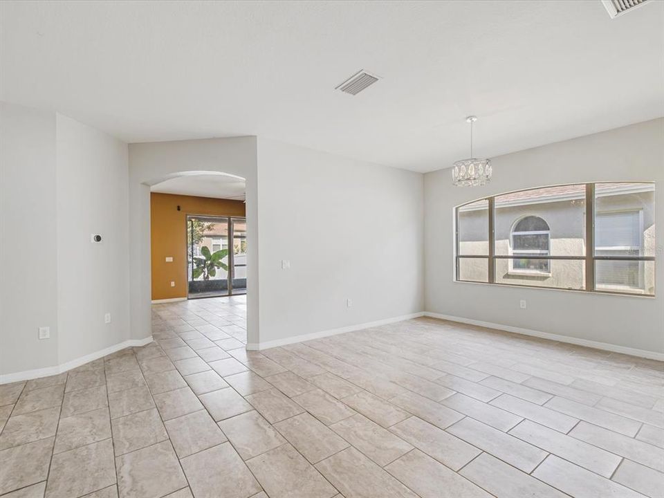 На продажу: $390,000 (5 спален, 3 ванн, 2507 Квадратных фут)