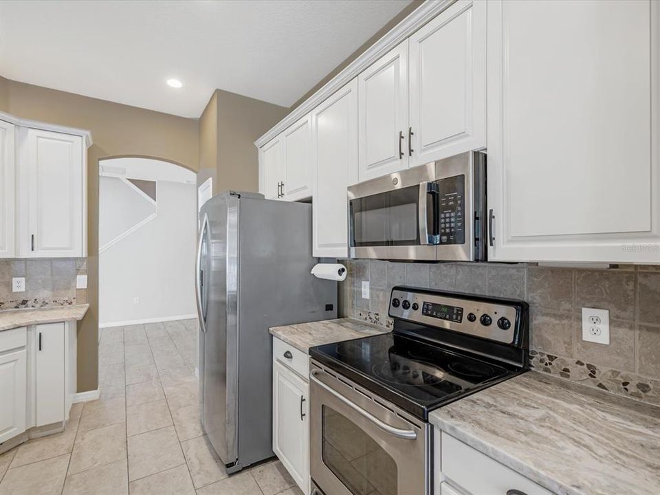 На продажу: $390,000 (5 спален, 3 ванн, 2507 Квадратных фут)