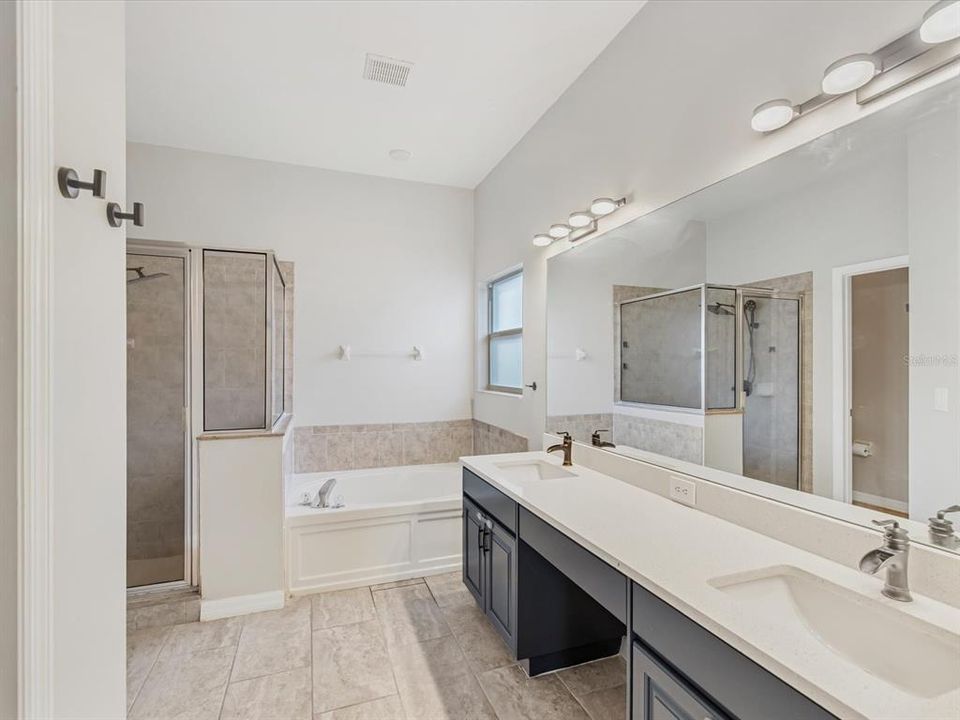 На продажу: $390,000 (5 спален, 3 ванн, 2507 Квадратных фут)