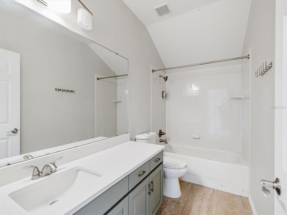 На продажу: $390,000 (5 спален, 3 ванн, 2507 Квадратных фут)