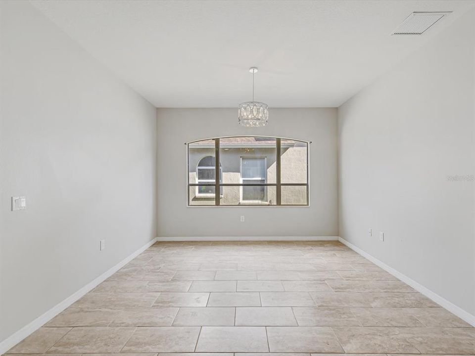 На продажу: $390,000 (5 спален, 3 ванн, 2507 Квадратных фут)