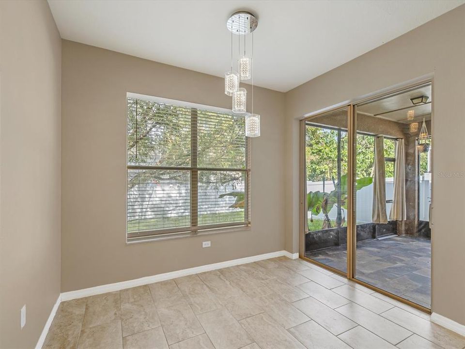 На продажу: $390,000 (5 спален, 3 ванн, 2507 Квадратных фут)