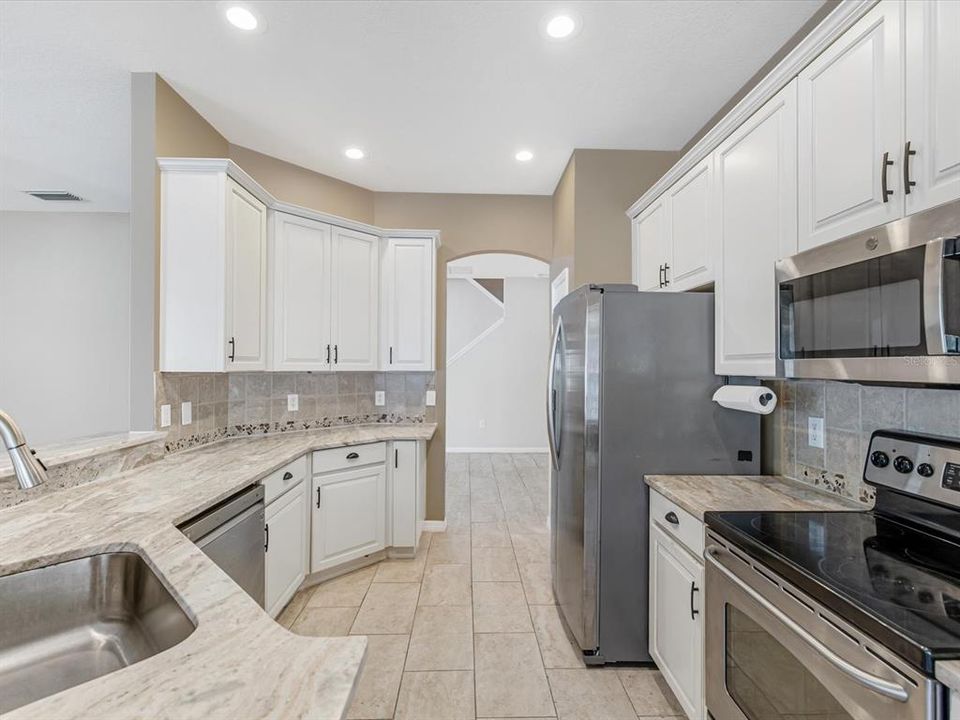 На продажу: $390,000 (5 спален, 3 ванн, 2507 Квадратных фут)