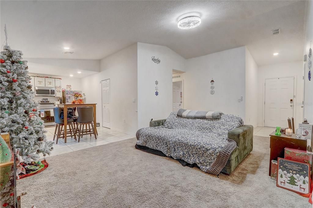 For Sale: $295,000 (3 beds, 2 baths, 1286 Square Feet)