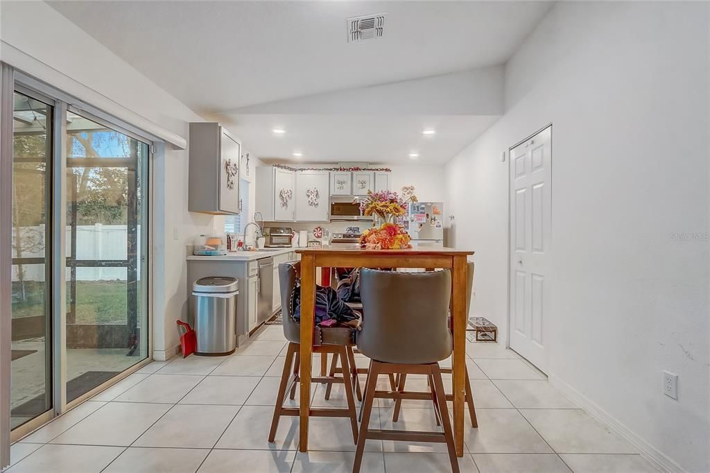 For Sale: $295,000 (3 beds, 2 baths, 1286 Square Feet)