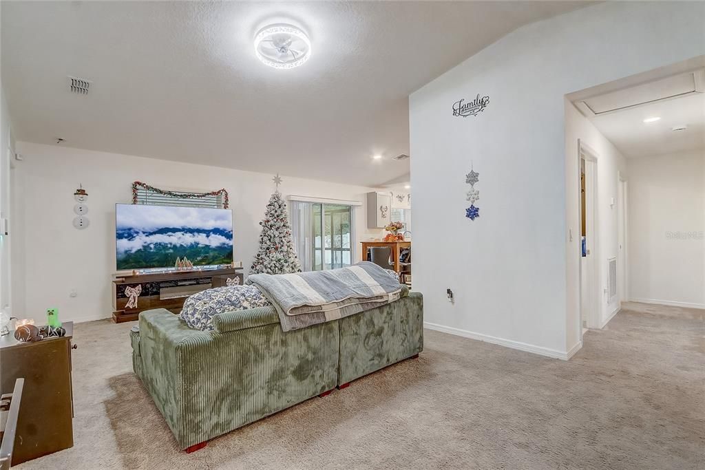 For Sale: $295,000 (3 beds, 2 baths, 1286 Square Feet)