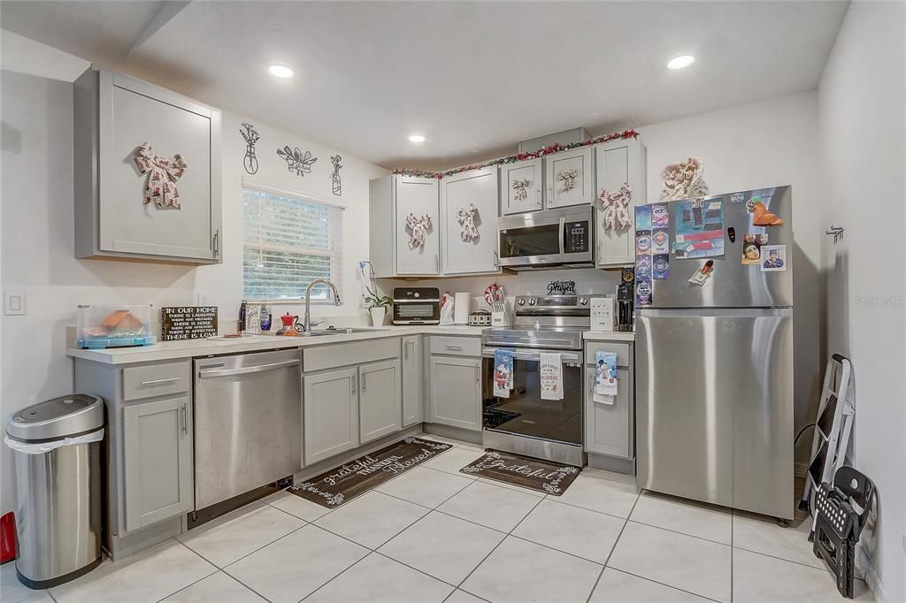 For Sale: $295,000 (3 beds, 2 baths, 1286 Square Feet)