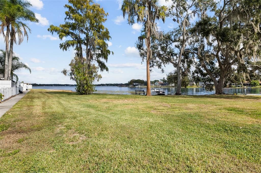 For Sale: $189,900 (2 beds, 1 baths, 924 Square Feet)