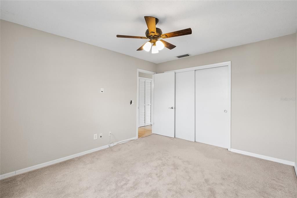 For Sale: $189,900 (2 beds, 1 baths, 924 Square Feet)