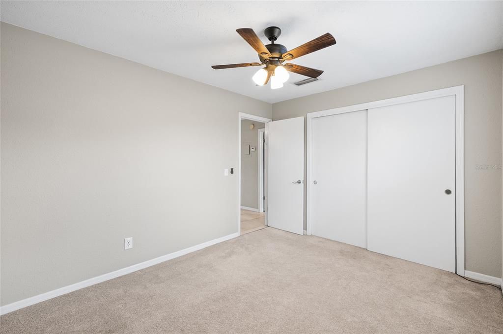 For Sale: $189,900 (2 beds, 1 baths, 924 Square Feet)