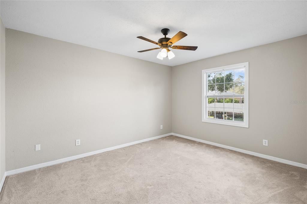 For Sale: $189,900 (2 beds, 1 baths, 924 Square Feet)