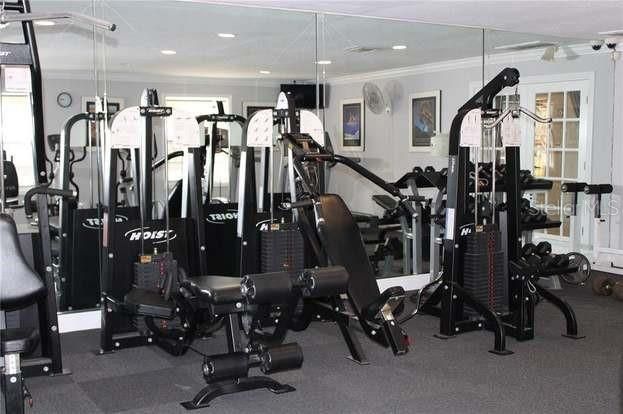 For Sale: $189,900 (2 beds, 1 baths, 924 Square Feet)