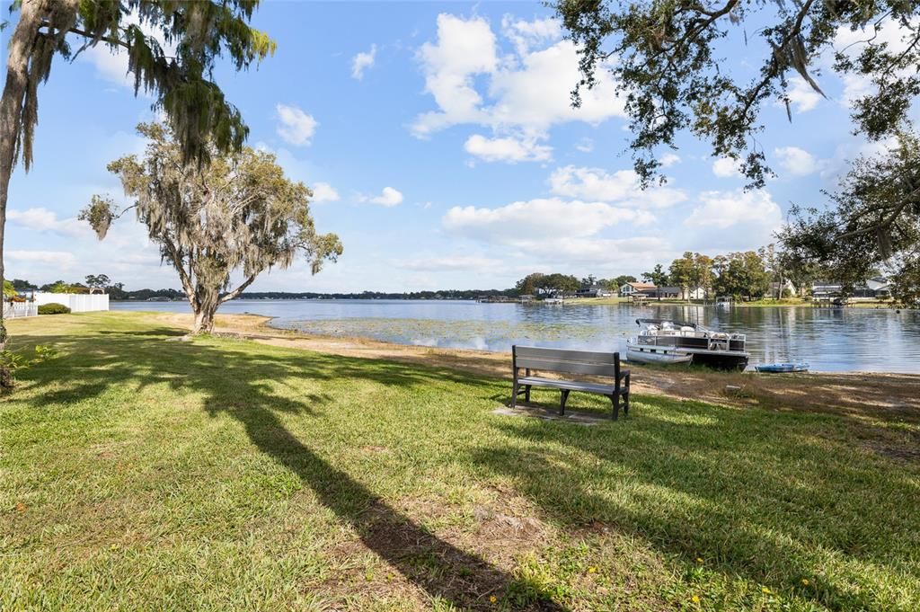 For Sale: $189,900 (2 beds, 1 baths, 924 Square Feet)