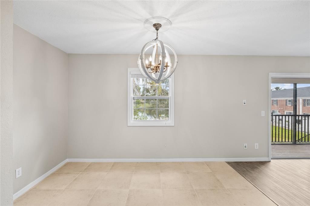 For Sale: $189,900 (2 beds, 1 baths, 924 Square Feet)