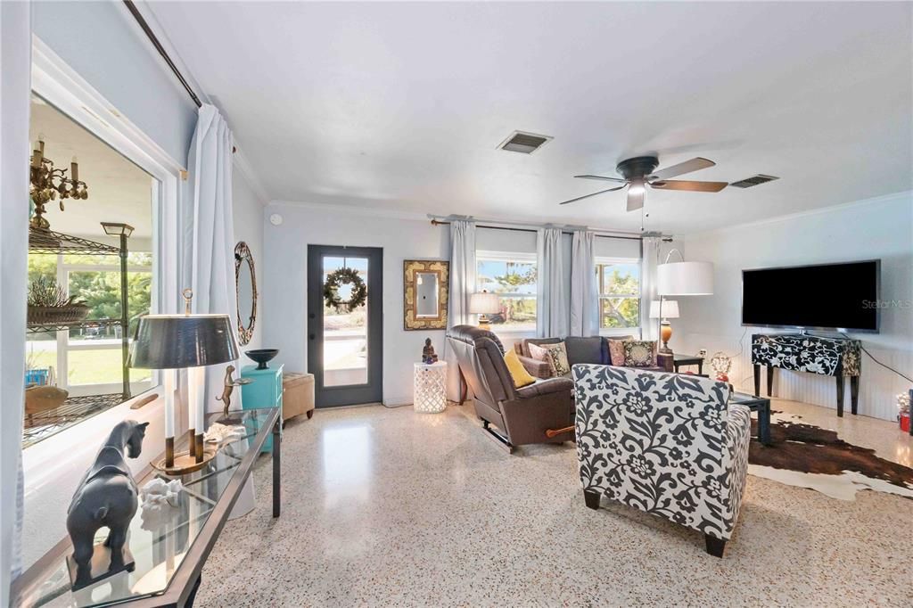 En Venta: $299,900 (2 camas, 1 baños, 1456 Pies cuadrados)