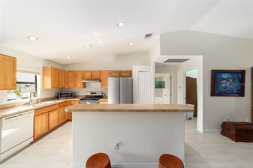 待售: $275,000 (3 贝兹, 2 浴室, 1470 平方英尺)