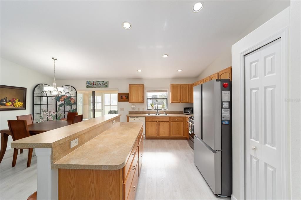 待售: $275,000 (3 贝兹, 2 浴室, 1470 平方英尺)