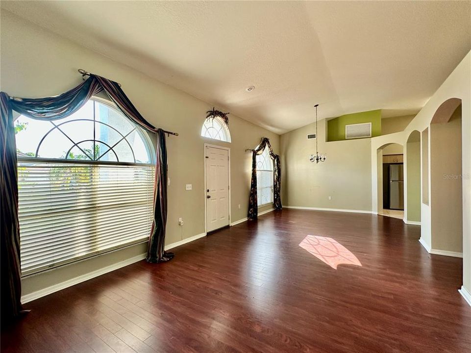 В аренду: $2,200 (4 спален, 2 ванн, 2002 Квадратных фут)