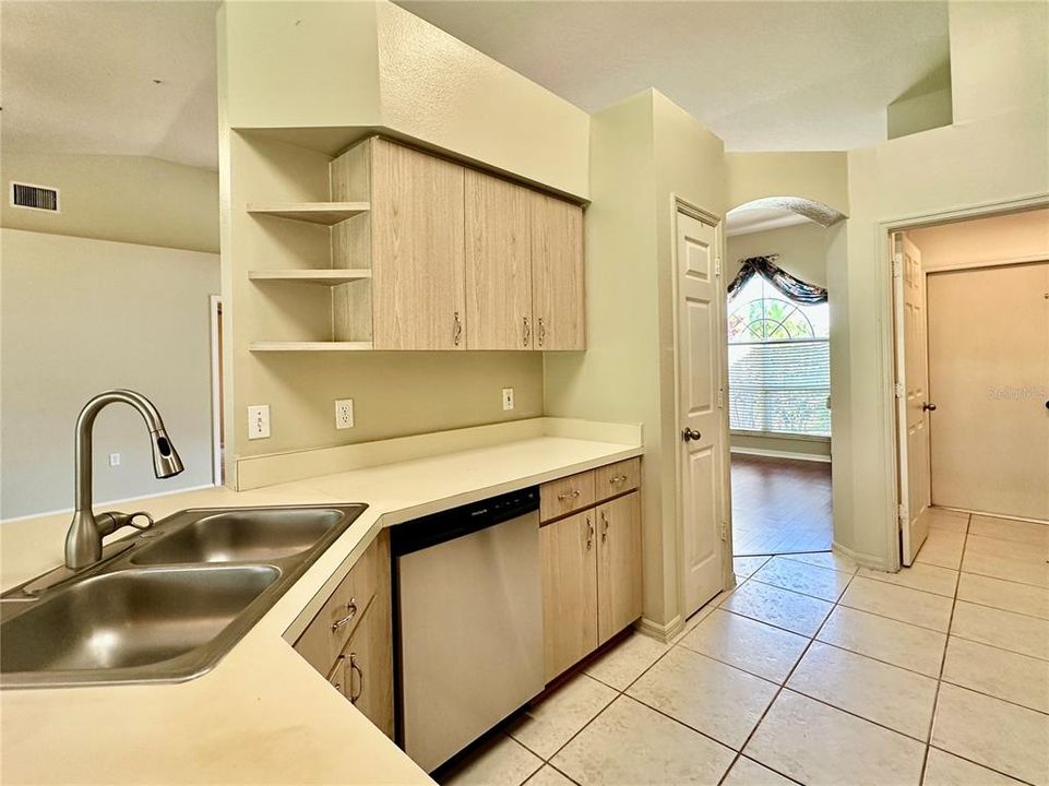 В аренду: $2,200 (4 спален, 2 ванн, 2002 Квадратных фут)