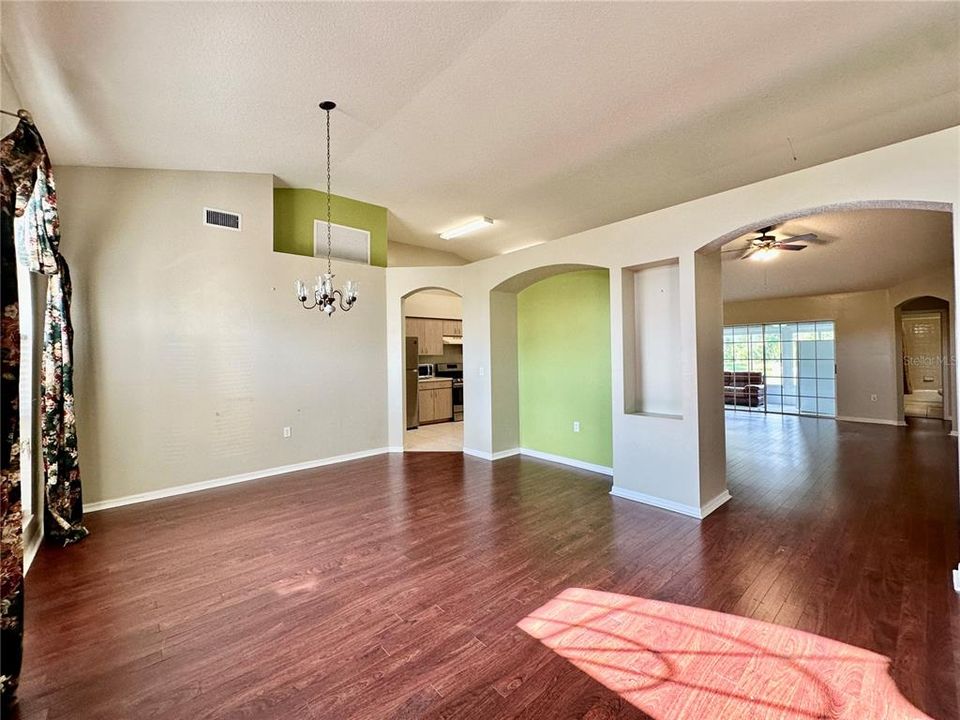 В аренду: $2,200 (4 спален, 2 ванн, 2002 Квадратных фут)