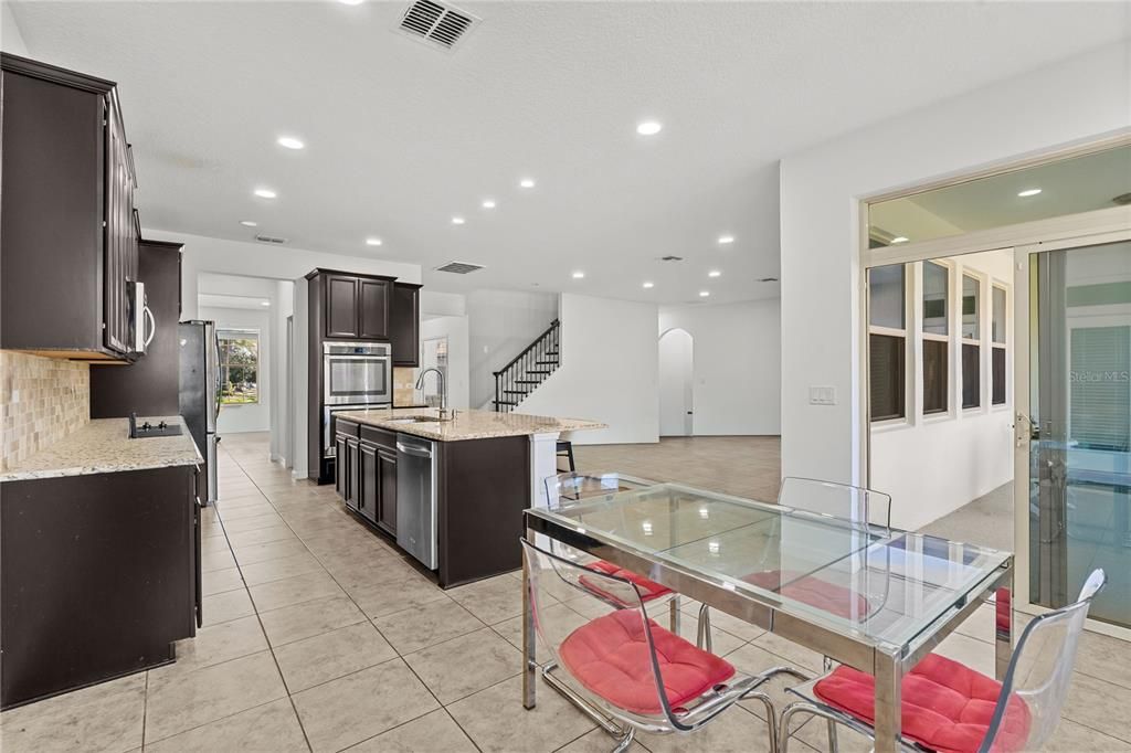 待售: $1,199,000 (6 贝兹, 4 浴室, 4516 平方英尺)