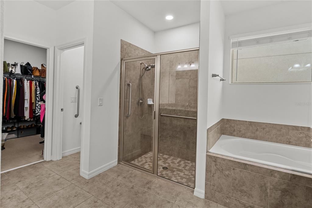 待售: $1,199,000 (6 贝兹, 4 浴室, 4516 平方英尺)