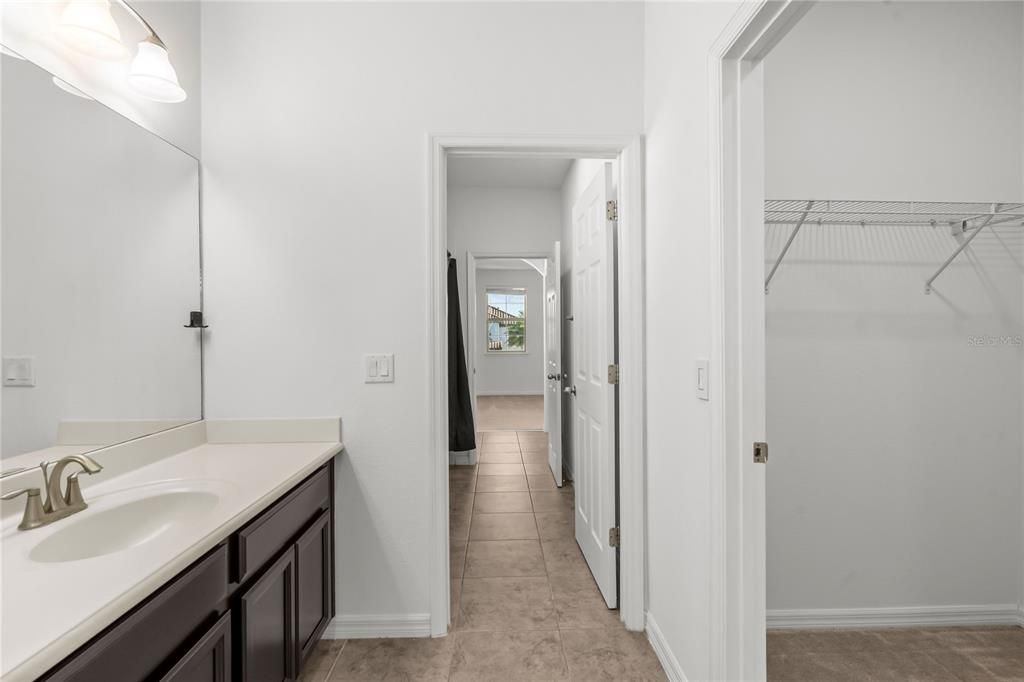 待售: $1,199,000 (6 贝兹, 4 浴室, 4516 平方英尺)