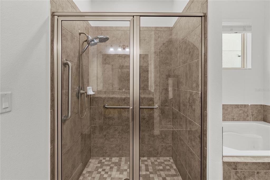 待售: $1,199,000 (6 贝兹, 4 浴室, 4516 平方英尺)