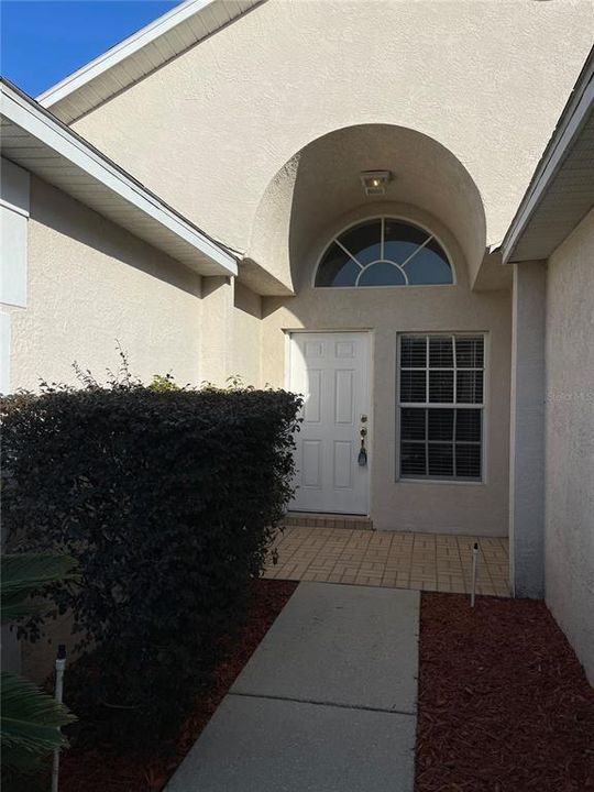 En Renta: $2,050 (3 camas, 2 baños, 2132 Pies cuadrados)