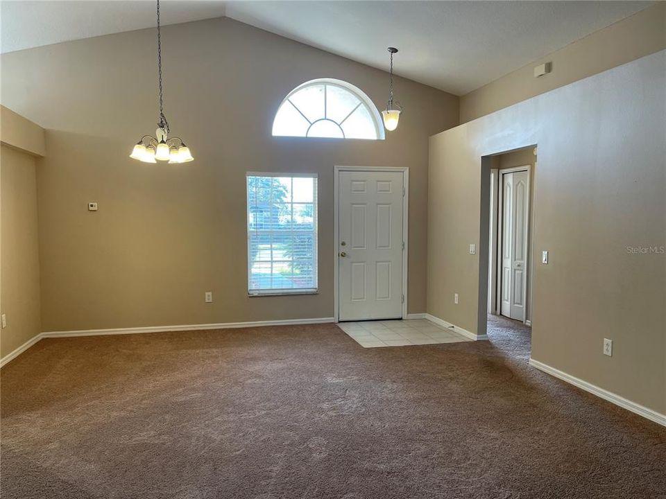 En Renta: $2,050 (3 camas, 2 baños, 2132 Pies cuadrados)