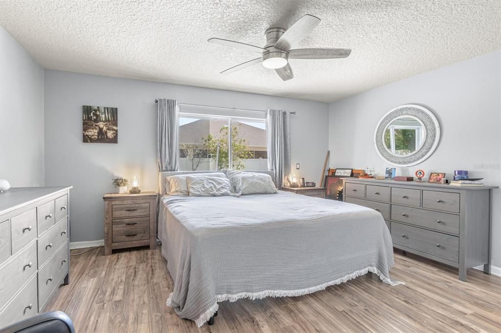 На продажу: $375,000 (4 спален, 2 ванн, 1564 Квадратных фут)