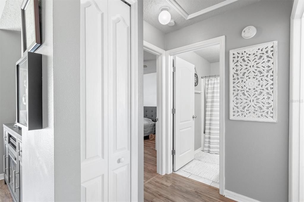 На продажу: $375,000 (4 спален, 2 ванн, 1564 Квадратных фут)