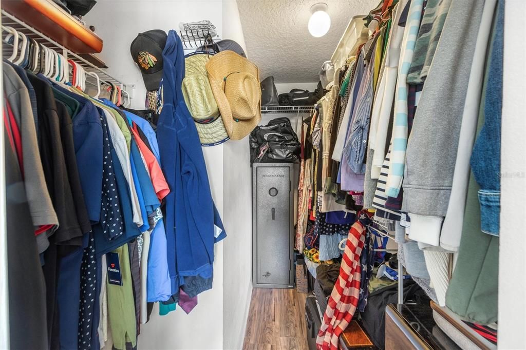 На продажу: $375,000 (4 спален, 2 ванн, 1564 Квадратных фут)