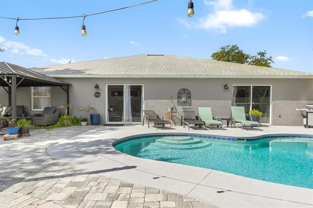 На продажу: $375,000 (4 спален, 2 ванн, 1564 Квадратных фут)